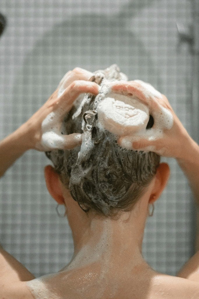 BIRK shampoobar troldnød i hår